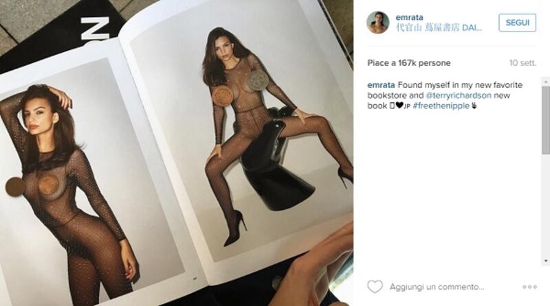 Emily Ratajkowski, seflie nudo allo specchio come Kim Kardashian: foto 16
