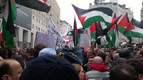Tensioni al corteo di Milano 8