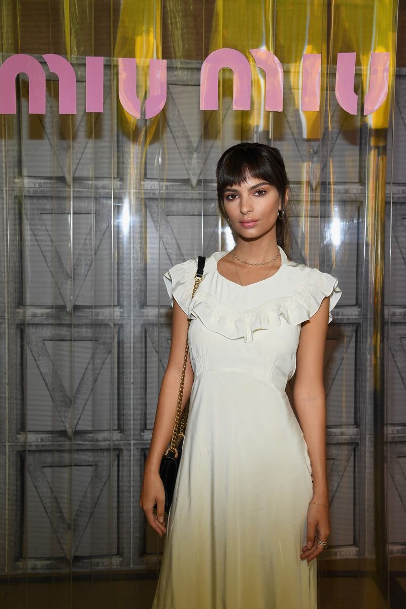 Emily Ratajkowski topless su Instagram 9