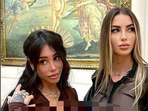 Influencer seminude agli Uffizi. Ma fanno pure le offese: "Abbiamo dato visibilità"