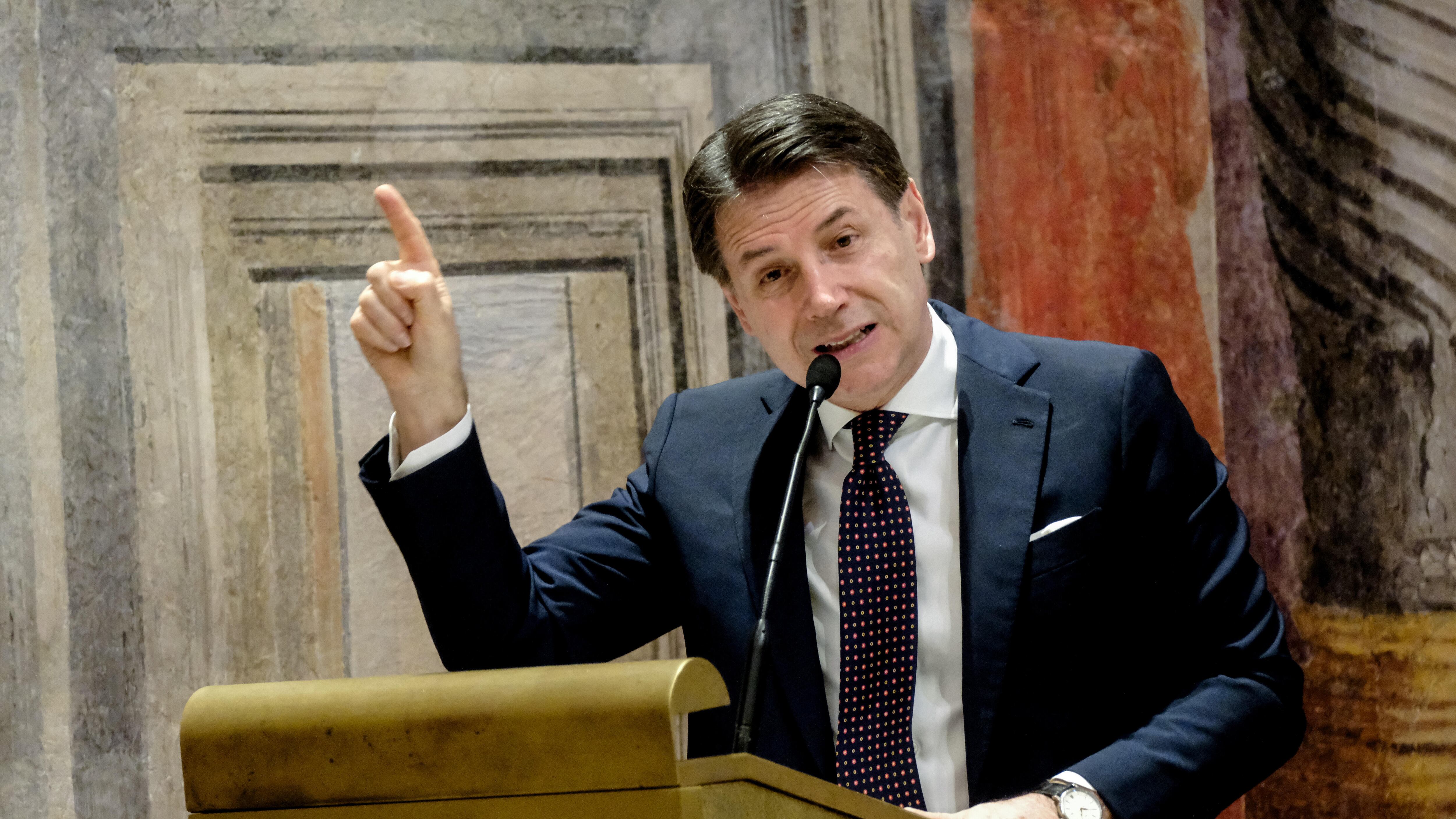 L'opposizione alla carica sulle dimissioni. I dubbi di Fdi: lo stallo va risolto presto