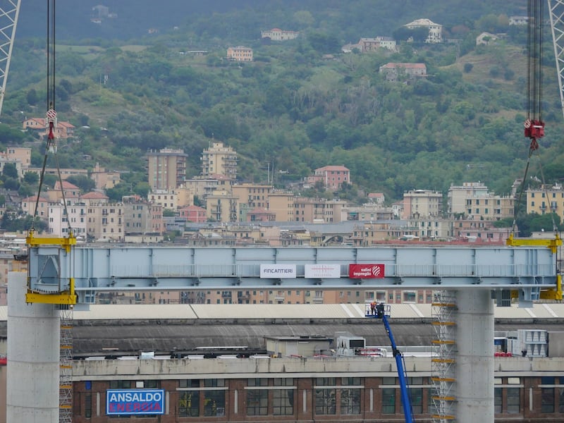 Il "varo ad alta quota" del primo pezzo del Ponte di Genova 5