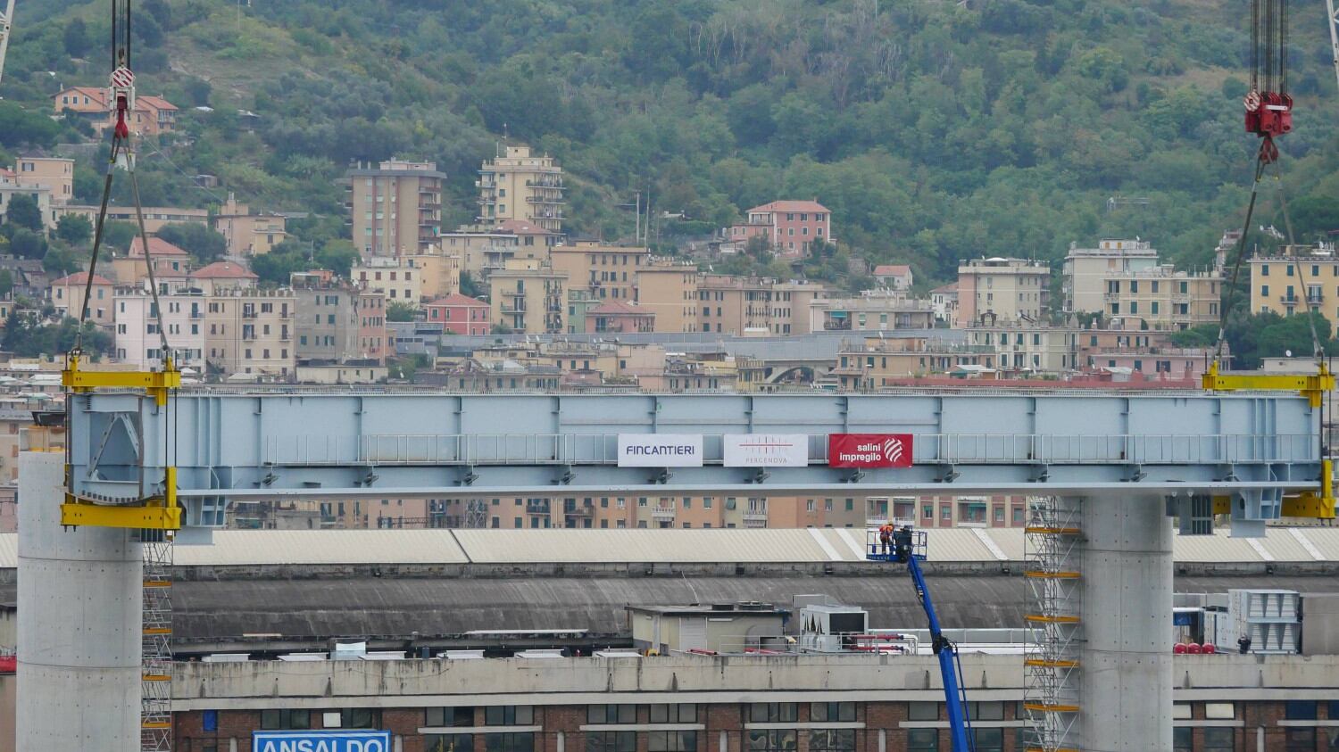 Il "varo ad alta quota" del primo pezzo del Ponte di Genova 5