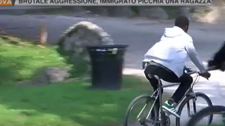 Ora ai cittadini è vietato denunciare il degrado: "Niente foto ai migranti"