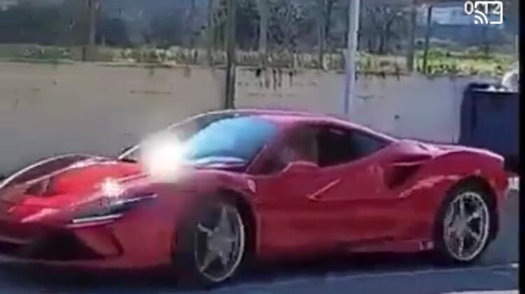 Napoli, bambino di 11 anni al volante di una Ferrari