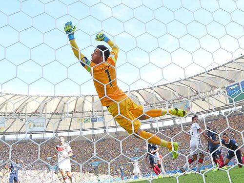 La testa di Hummels ghigliottina la Francia