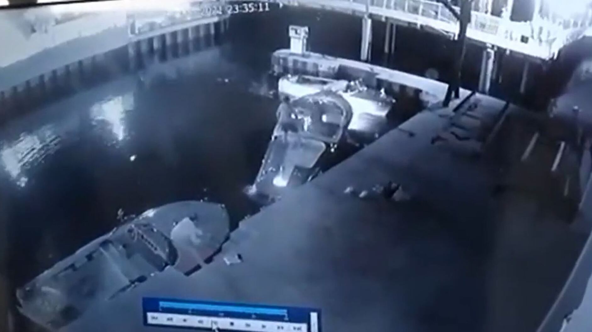 I tedeschi barcollano e cadono: video choc del motoscafo