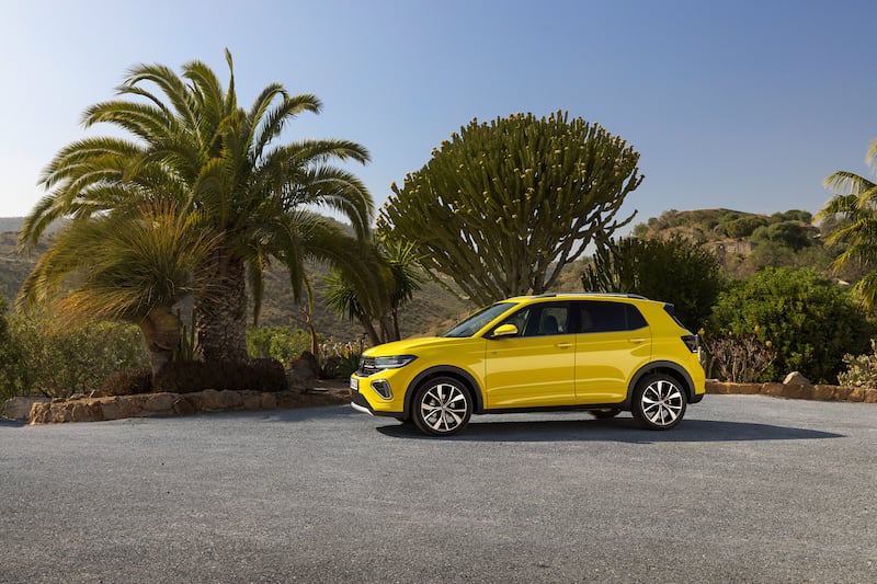 Nuova Volkswagen T-Cross 2023: le immagini del restyling 6