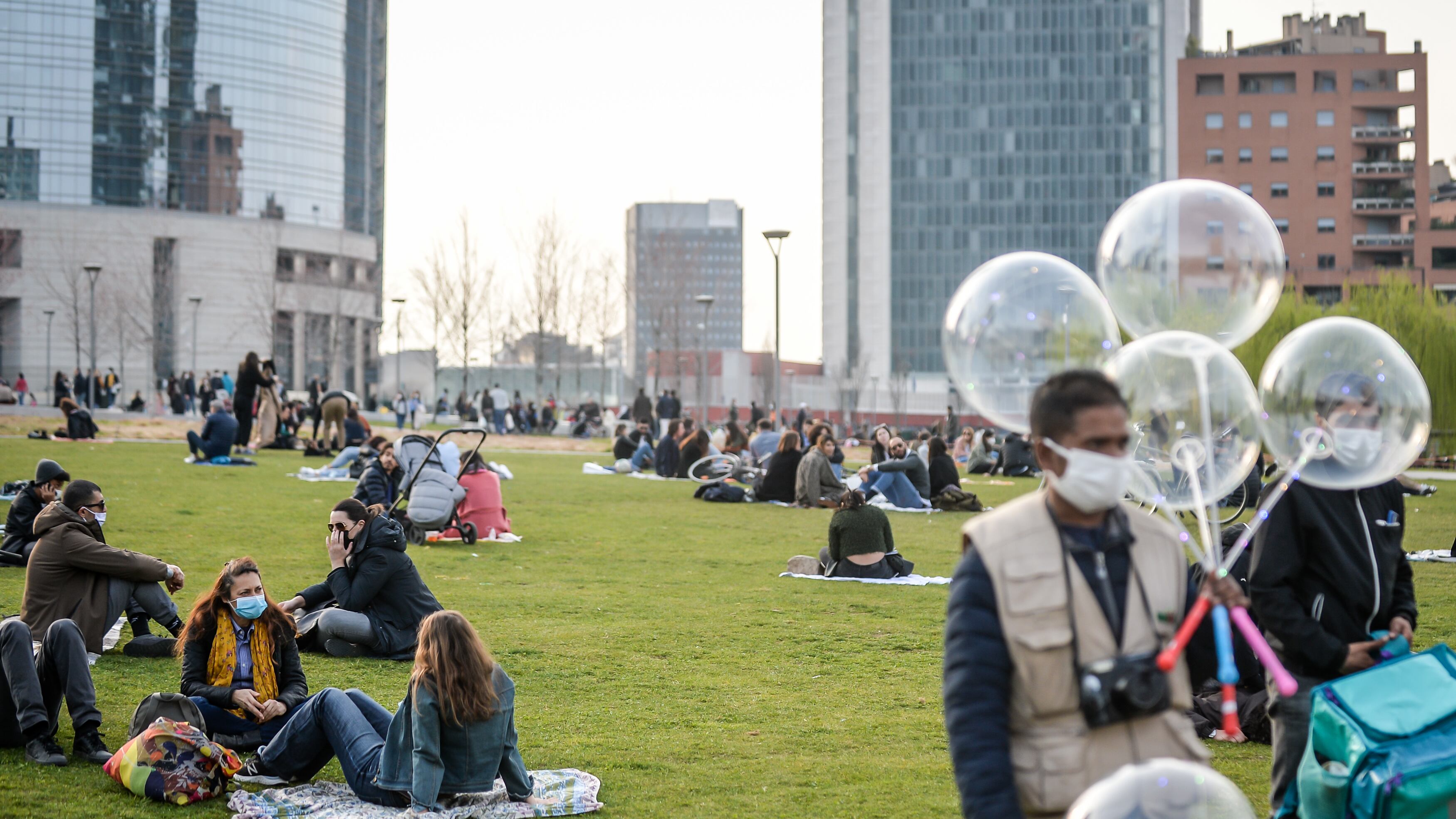 L'Italia arancione torna a respirare: "Apertura meditata o si torna indietro"