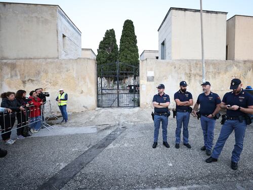 Messina Denaro, l’arrivo della bara al cimitero