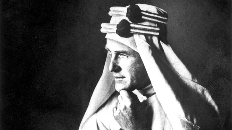 Il secolo lunghissimo di Lawrence d'Arabia. L'uomo che sognò un Medio Oriente libero