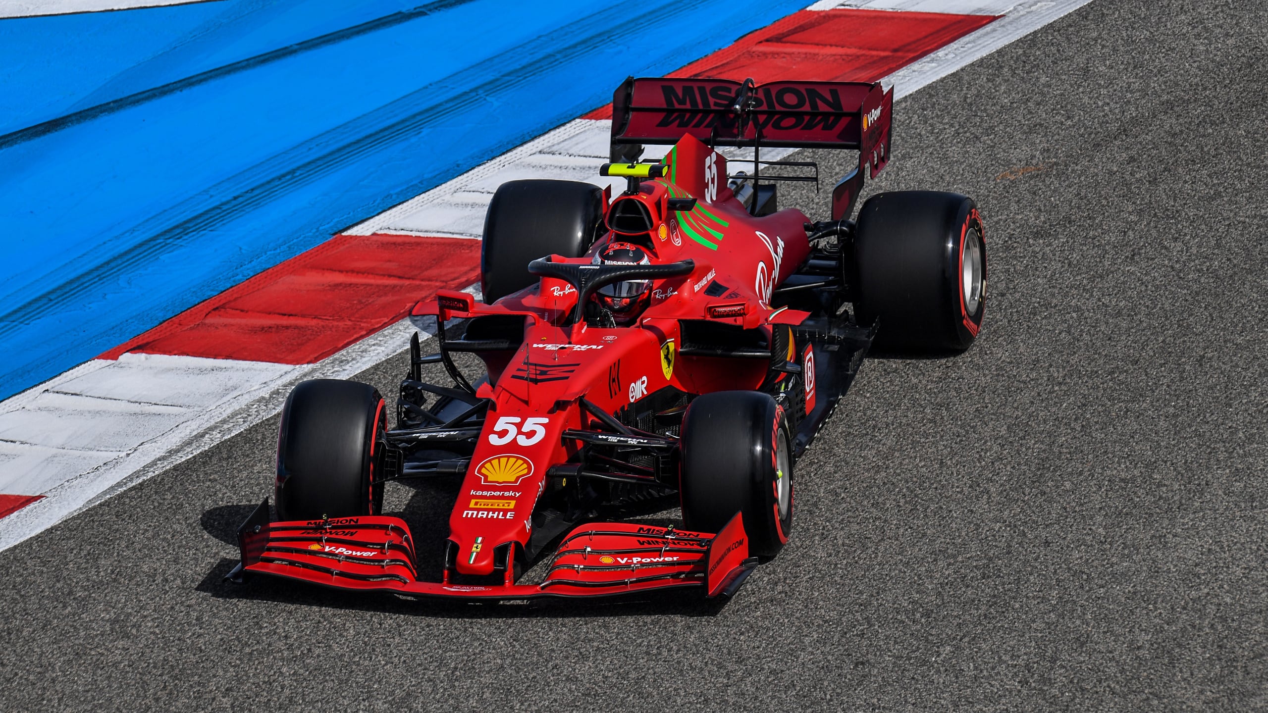 Ferrari, bella sorpresa. È incollata ai big