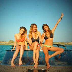 Belen Rodriguez: vacanza da single e il costume è hot 4