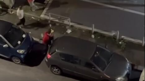 Botte, bastonate e vetrine infrante: Roma ostaggio dei latinos