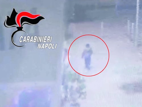 "Non è tuo figlio, dammelo". A Caivano un altro "ladro" di bambini