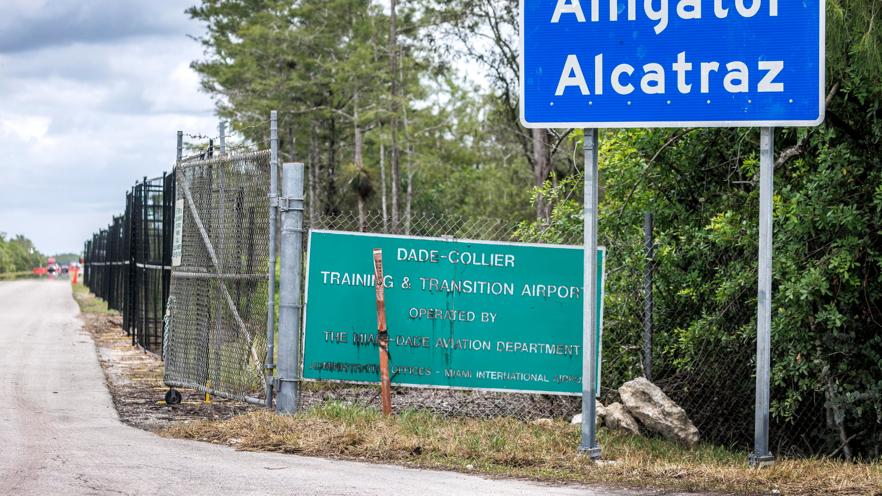 "Il centro migranti Alligator Alcatraz va chiuso entro 60 giorni": stop a nuovi detenuti