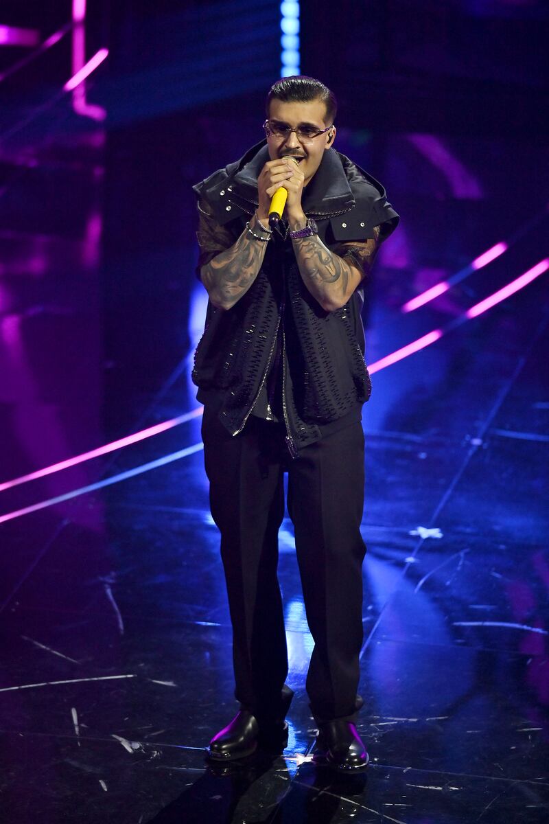 Sanremo 2024: ecco il look della seconda serata del Festival di Geolier 5