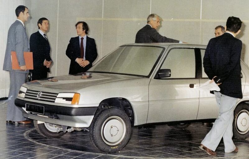 Welter e il suo team a lavoro sulla Peugeot 205