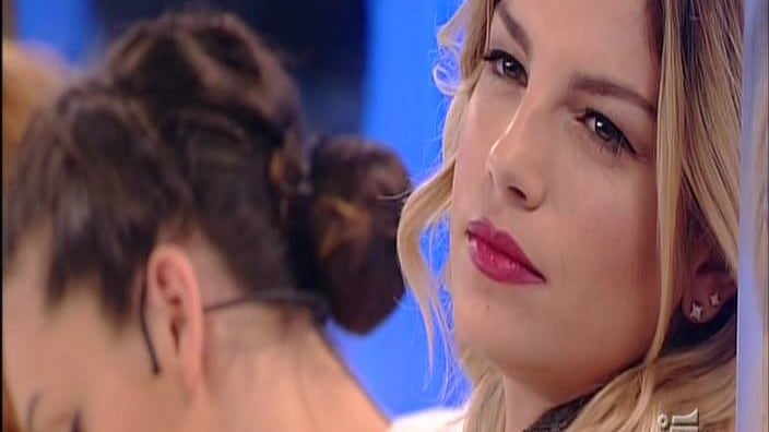 Costanzo a Emma: "È incinta?"