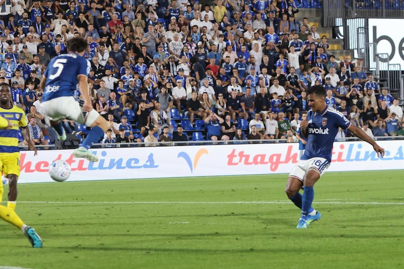 Il Como non si ferma più: Parma sconfitto 2-1, Lariani a due punti dal primato in classifica