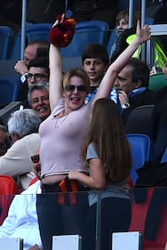 Claudia Gerini, tifosa hot allo stadio 5