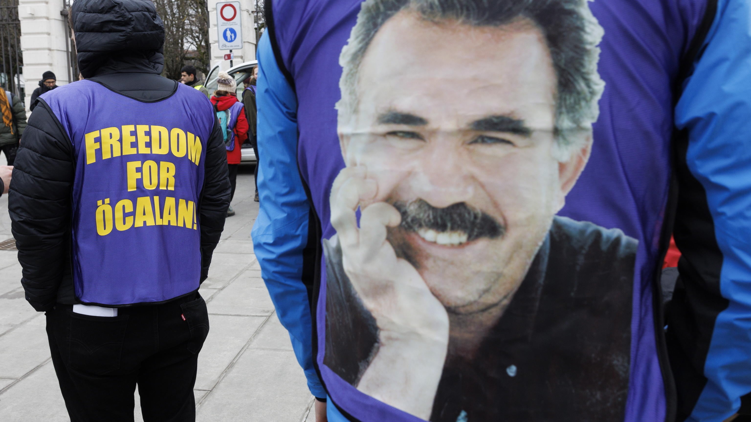 "Deporre le armi". Öcalan scioglie il Pkk: svolta storica in Turchia