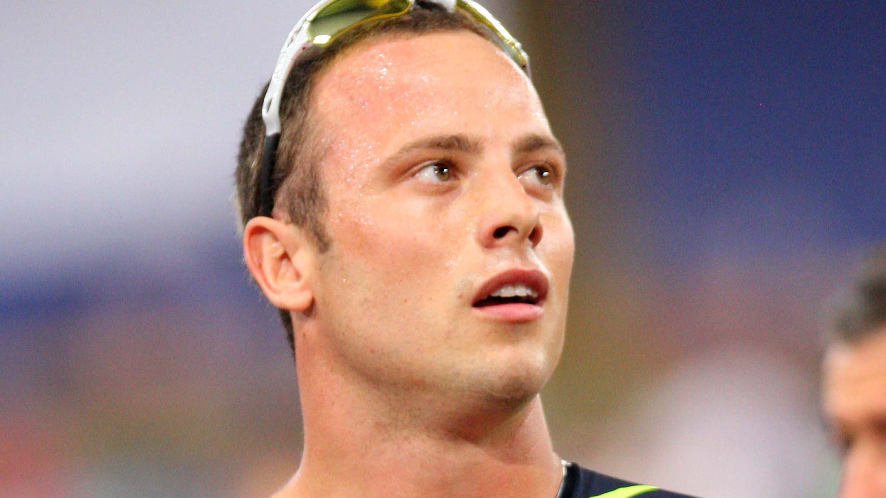 Notte in cella per Oscar Pistorius: porta in faccia a una donna