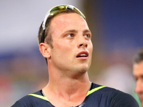Notte in cella per Oscar Pistorius: porta in faccia a una donna