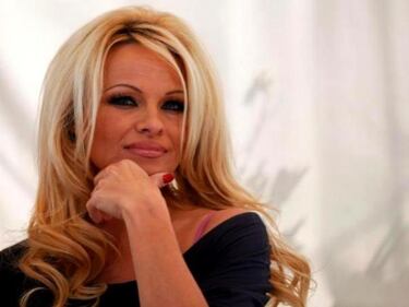 Pamela Anderson nuda per sensibilizzare sulla siccità in California 6