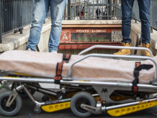 Roma, l'sms choc alle amiche: si toglie la vita in metro
