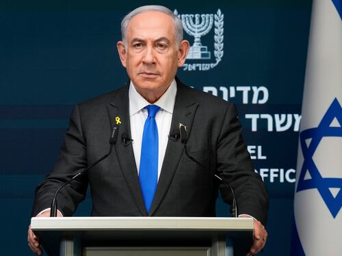 Bibi: "Unifil via dal Libano". Altro blitz, feriti 15 caschi blu