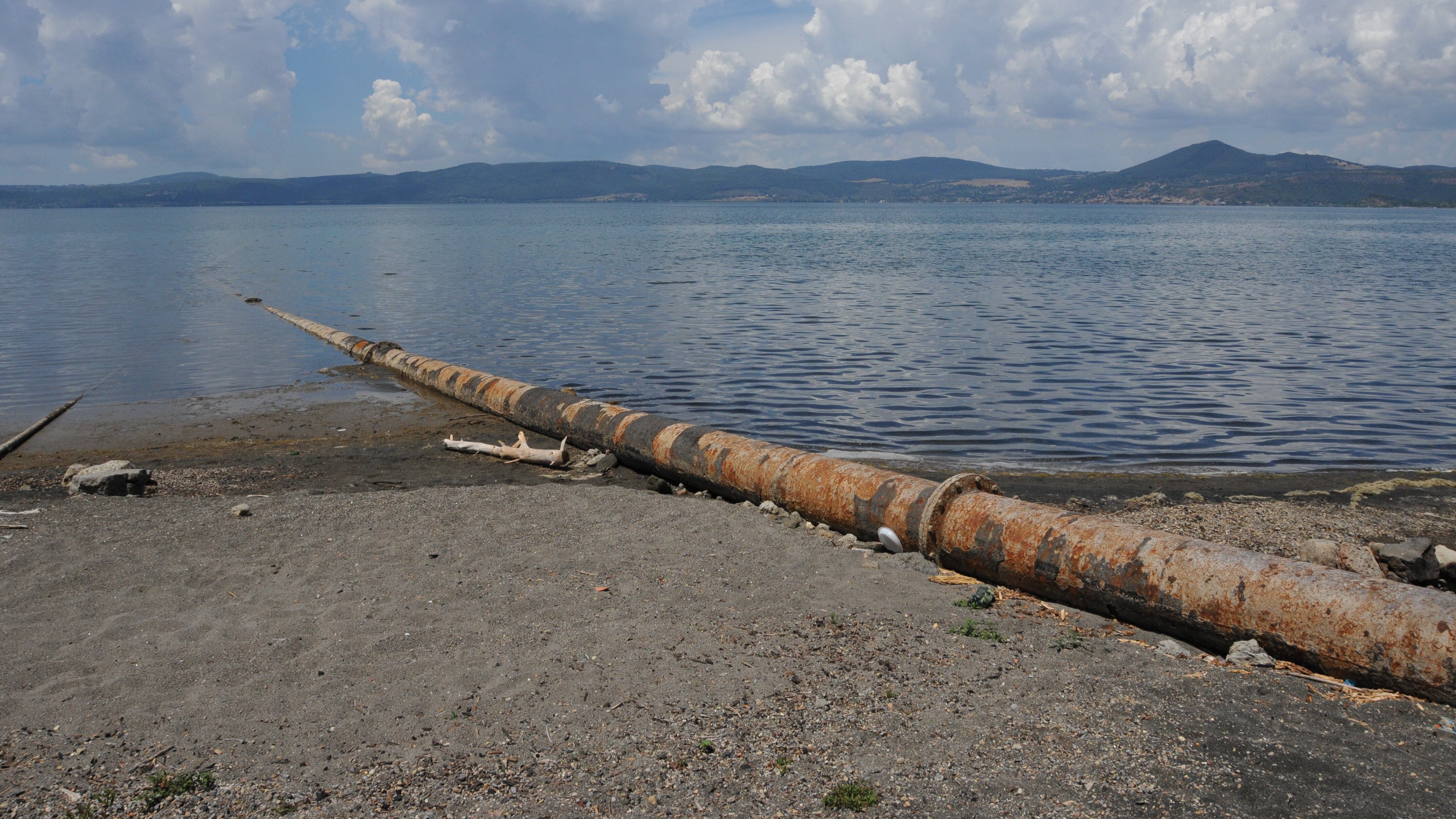 Blitz al lago di Bracciano: venti condotte abusive