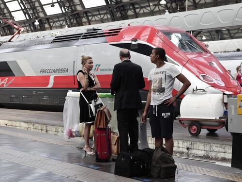 Il Codacons: "Prezzi dei treni triplicati per chi va al sud"