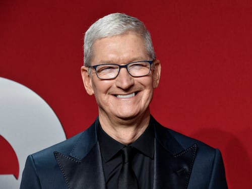 Tim Cook ammette che l’AI si sta mangiando i chip. E il conto arriverà a tutti