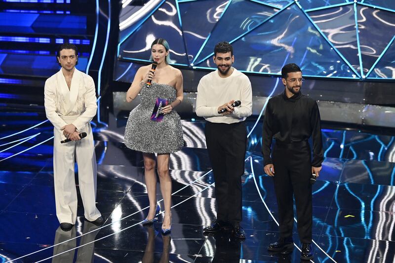 Sanremo 2024: ecco il look della seconda serata del Festival da Rose Villain 3