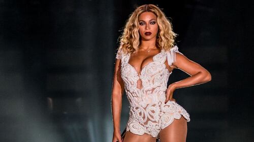 Beyoncé, dama sexy ai Grammy 2017 33