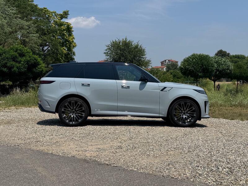 Range Rover Sport SV: guarda le foto 2