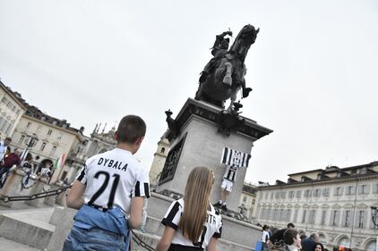 Juventus, anche i tifosi fanno festa: ecco tutte le immagini 3