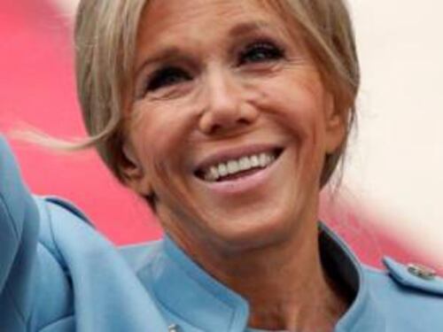 L'indiscrezione: "La moglie di Macron si è sottoposta ad un segretissimo intervento di plastica al viso"