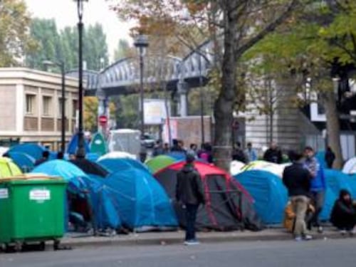 Francia, Parigi sgombera il più grande campo per migranti