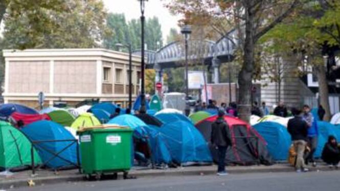 Francia, Parigi sgombera il più grande campo per migranti