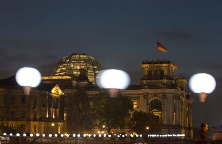 Palloncini luminosi lungo il Muro di Berlino 28