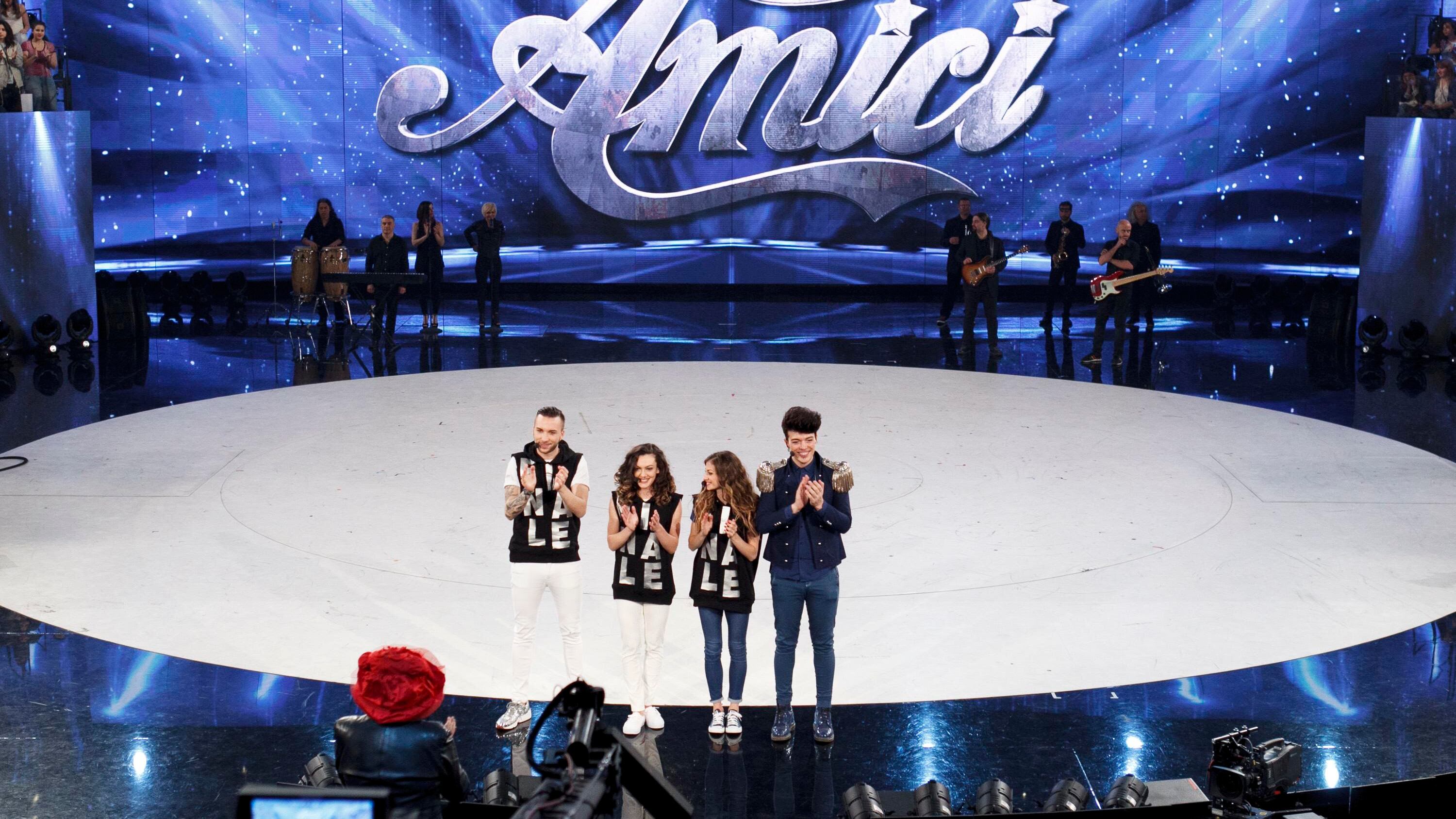 Amici 14, disco d'oro a Stash