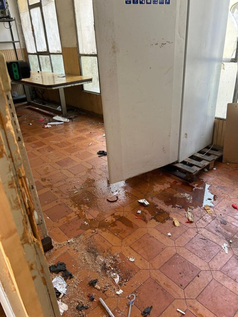 "Ratti e sporcizia". Le foto-choc dell'ex-centro migranti di don Biancalani 5