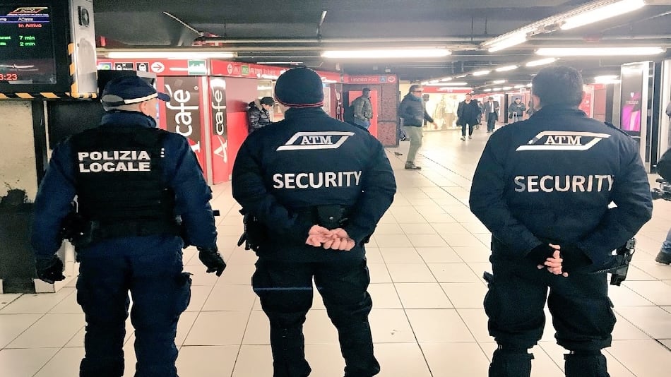 Revocato il licenziamento al vigilante Atm che ha estratto l’arma in metropolitana