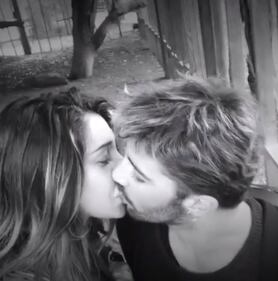 Belen Rodriguez e Andrea Iannone sexy in foto 14