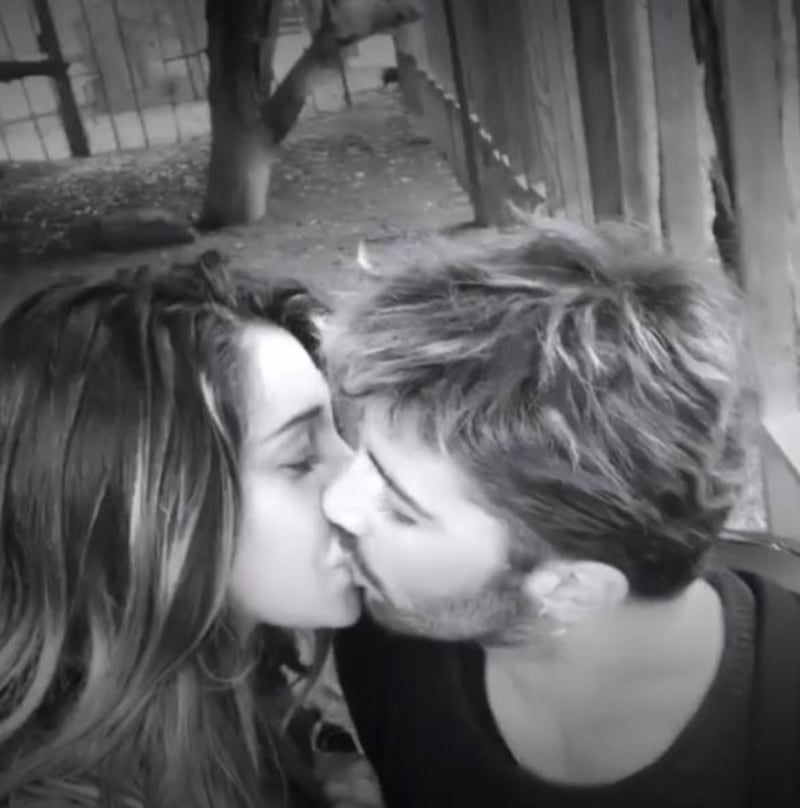 Belen Rodriguez e Andrea Iannone sexy in foto 14