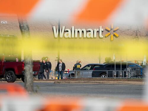 Virginia, strage al Walmart: spara e uccide sei persone