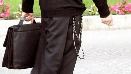 Prete condannato per la predica durante un funerale