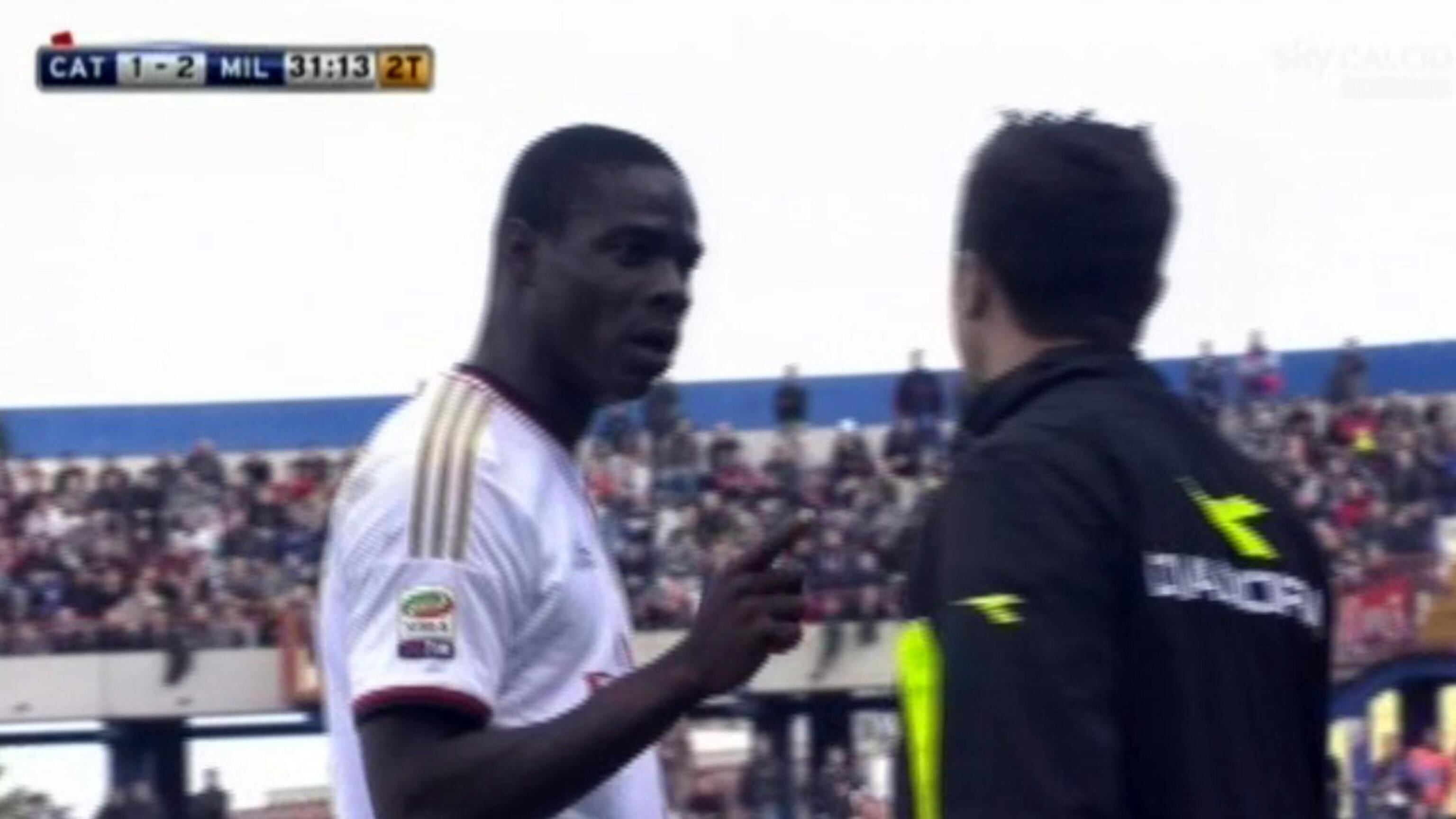 Rissa sfiorata a Catania, Balotelli accusa Spolli: "Mi ha detto negro di..."